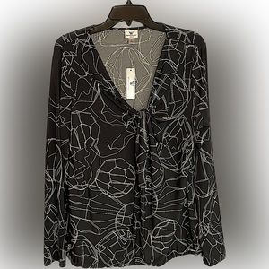 Worthington L NWT Black and white top. Long sleeve
